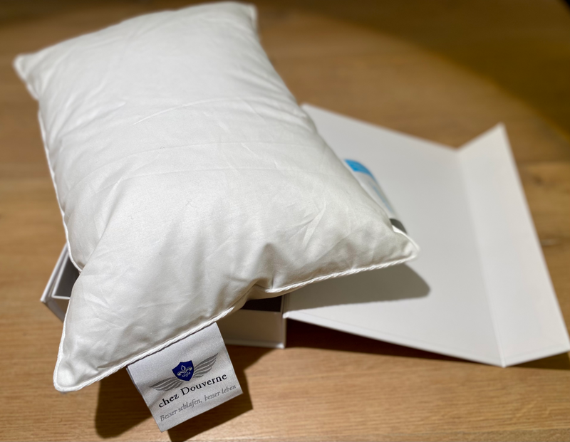 Chez Douverne Bio-Daunen-Reisekissen